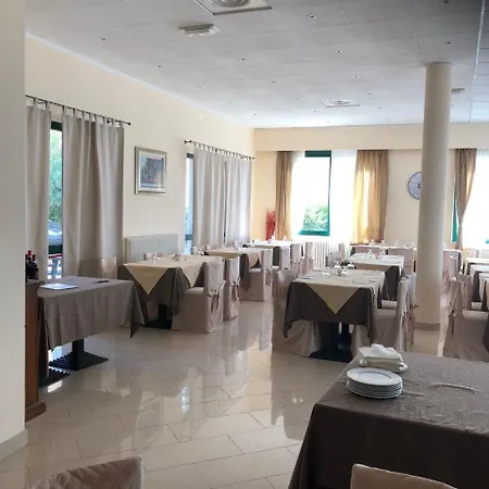 Esperia Hotel 2*