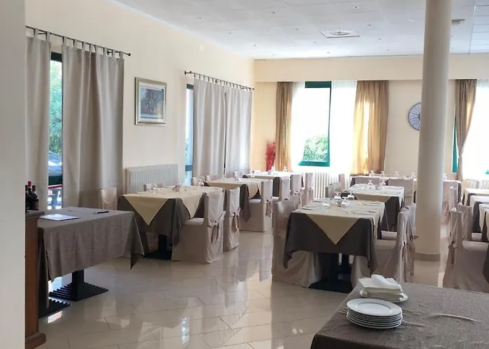 Esperia Hotel 2*