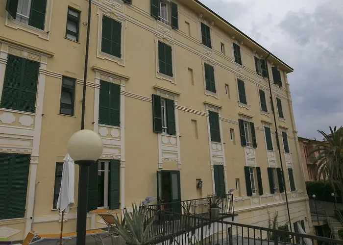 Esperia Hotel 2*