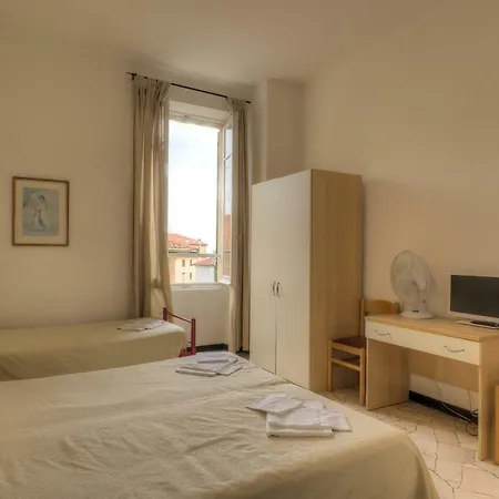 Esperia Hotel 2*