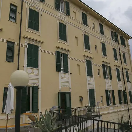 Esperia Hotel 2*